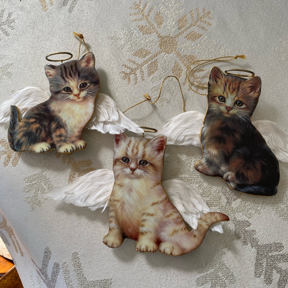 Sixth Issue in the Purr-fect Little Angels Ornament Collection